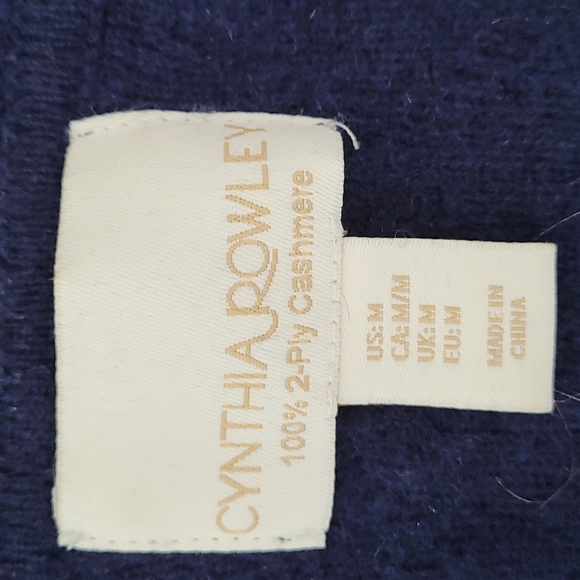 Cashmere Sweater Navy Blue Size M  but fits like S - Picture 1 of 4